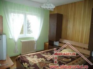 INCHIRIEZ APARTAMENT 4 CAMERE,  ZONA PARC SUB ARINI