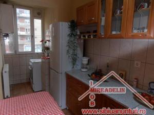 VAND  APARTAMENT 3 CAMERE,    STRAND,   64 mp