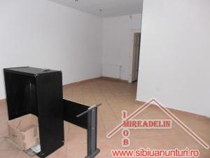 INCHIRIEZ SPATIU COMERCIAL,  46 mp,  ZONA ULTRACENTRALA