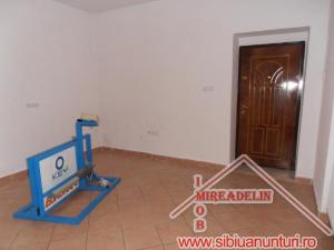 INCHIRIEZ SPATIU COMERCIAL,  46 mp,  ZONA ULTRACENTRALA