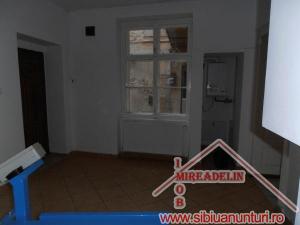 INCHIRIEZ SPATIU COMERCIAL,  46 mp,  ZONA ULTRACENTRALA