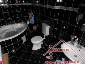 VAND  APARTAMENT 3 CAMERE,    CENTRAL 95mp