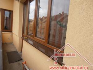 VAND  APARTAMENT 3 CAMERE,    CENTRAL 95mp
