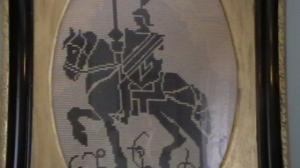 Vand set de 2 tablouri goblen: -Teuton- plus -Cavaler- � vechime peste doua secole. � Ieftin!