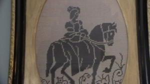 Vand set de 2 tablouri goblen: -Teuton- plus -Cavaler- � vechime peste doua secole. � Ieftin!