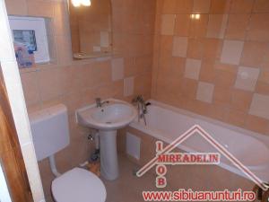 INCHIRIEZ  MANSARDA 3 CAMERE,    VALEA AURIE 65mp