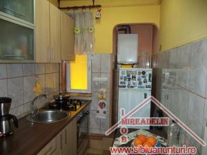 VAND APARTAMENT 2 CAMERE ,   ZONA NICOLAE IORGA