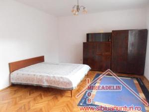 INCHIRIEZ  CASA + CURTE + GRADINA,   TURNISOR