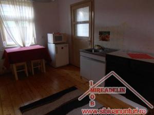 INCHIRIEZ  CASA + CURTE + GRADINA,   TURNISOR