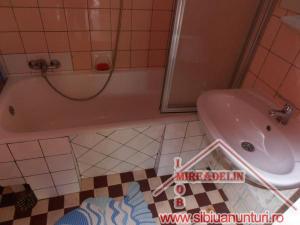 INCHIRIEZ  CASA + CURTE + GRADINA,   TURNISOR