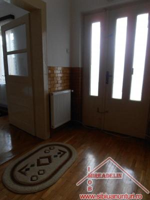INCHIRIEZ  CASA + CURTE + GRADINA,   TURNISOR