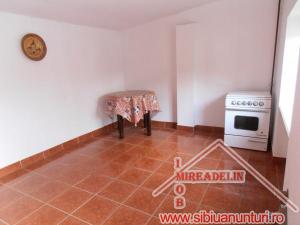 INCHIRIEZ  CASA + CURTE + GRADINA,   TURNISOR