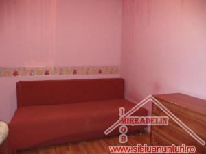 INCHIRIEZ  APARTAMENT 3 CAMERE,   50mp,    ALEEA CALARASILOR