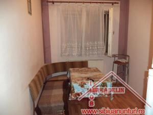 INCHIRIEZ  APARTAMENT 3 CAMERE,   50mp,    ALEEA CALARASILOR