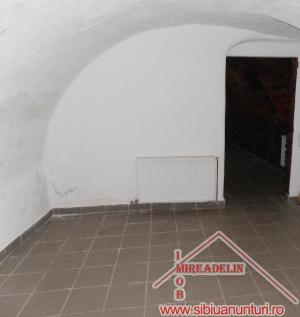 INCHIRIEZ SPATIU COMERCIAL ,   120 mp ,  STR. 9 MAI