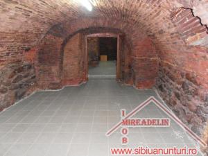 INCHIRIEZ SPATIU COMERCIAL ,   120 mp ,  STR. 9 MAI