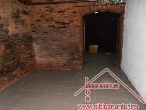 INCHIRIEZ SPATIU COMERCIAL ,   120 mp ,  STR. 9 MAI