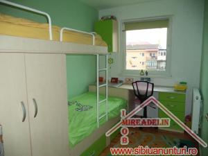 VAND APARTAMENT 3 CAMERE,  VASILE AARON
