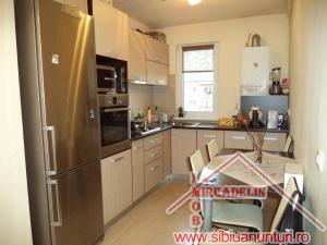VAND APARTAMENT 3 CAMERE,  VASILE AARON