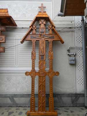 Troita,  cruce , poarta maramureseana sculptate