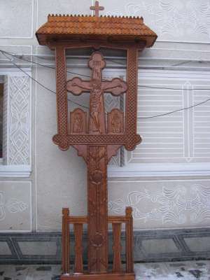 Troita,  cruce , poarta maramureseana sculptate