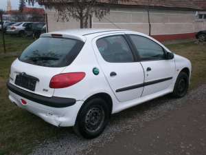 Dezmembrez Peugeot 206 an 1999 motor 1.4 benzina