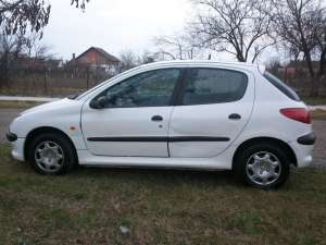 Dezmembrez Peugeot 206 an 1999 motor 1.4 benzina