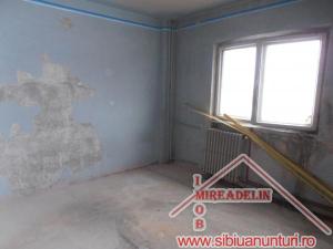 VAND  URGENT APARTAMENT 2 CAMERE DECOMANDATE,    MIHAI  VITEAZU,    50 mp