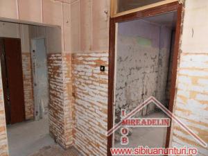 VAND  URGENT APARTAMENT 2 CAMERE DECOMANDATE,    MIHAI  VITEAZU,    50 mp
