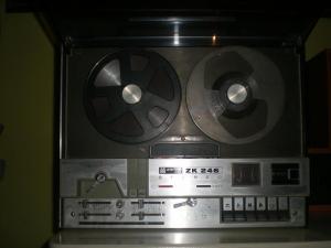 magnetofon ZK-246