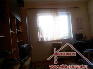 VAND GARSONIERA IN ZONA BROSCARIE 21mp