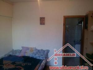 VAND GARSONIERA IN ZONA BROSCARIE 21mp