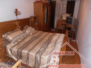 VAND APARTAMENT 4 CAMERE ,   ZONA VASILE AARON 96mp