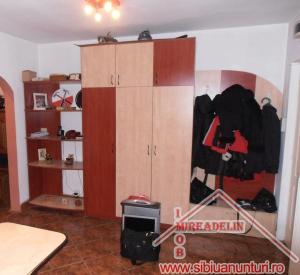 VAND APARTAMENT 4 CAMERE ,   ZONA VASILE AARON 96mp