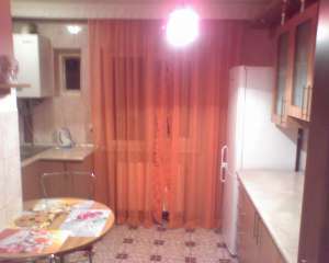 Inchiriez apartament 3 camere