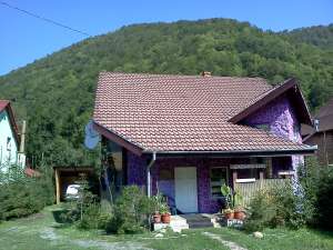 Vand CASA DE Vacanta in VALEA DRAGANULUI la JUMATATE DIN Pret