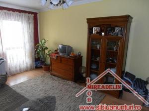 INCHIRIEZ APARTAMENT 3 CAMERE,   64 mp,   CALEA DUMBRAVII