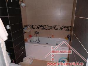 INCHIRIEZ APARTAMENT 3 CAMERE,   64 mp,   CALEA DUMBRAVII