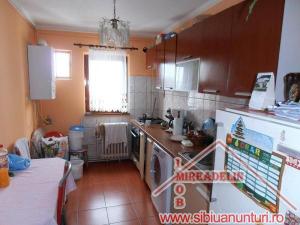 INCHIRIEZ APARTAMENT 3 CAMERE,   64 mp,   CALEA DUMBRAVII