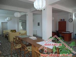 INCHIRIEZ SPATIU COMERCIAL,  176 mp,  ZONA CEDONIA