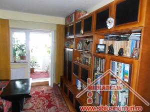 VAND APARTAMENT 5 CAMERE ,  110 mp,  TURNISOR