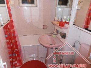 VAND APARTAMENT 5 CAMERE ,  110 mp,  TURNISOR