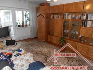 INCHIRIEZ  APARTAMENT 3 CAMERE ,  ZONA STRAND,    64 mp
