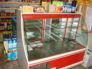 Vand urgent VITRINA Frigorifica prajituri second hand