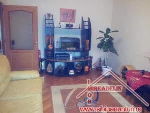 VAND APARTAMENT 3 CAMERE DECOMANDAT ,    STRAND 76mp