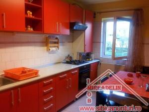 VAND APARTAMENT 3 CAMERE DECOMANDAT ,    STRAND 76mp