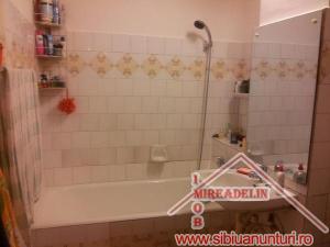 VAND APARTAMENT 3 CAMERE DECOMANDAT ,    STRAND 76mp