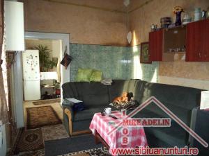 VAND  APARTAMENT 4 CAMERE LA CASA,    CENTRAL,   104 mp