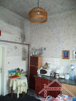 VAND  APARTAMENT 4 CAMERE LA CASA,    CENTRAL,   104 mp