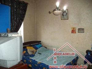 VAND  APARTAMENT 4 CAMERE LA CASA,    CENTRAL,   104 mp